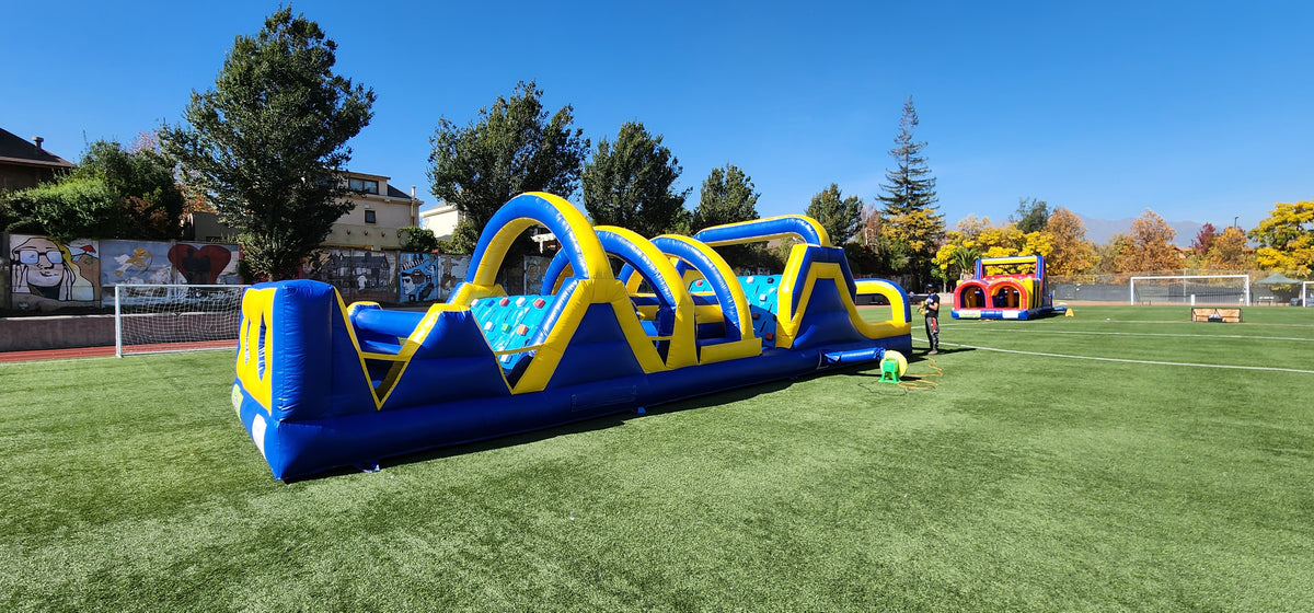 Arriendo inflable Obstáculos Azul en Santiago
